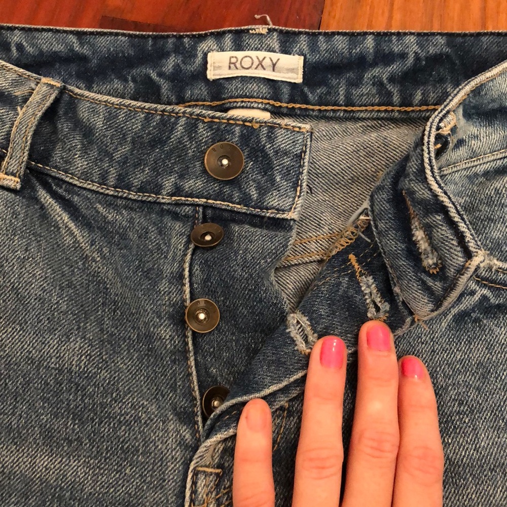 Roxy Jean shorts size 28 - Picture 2 of 5